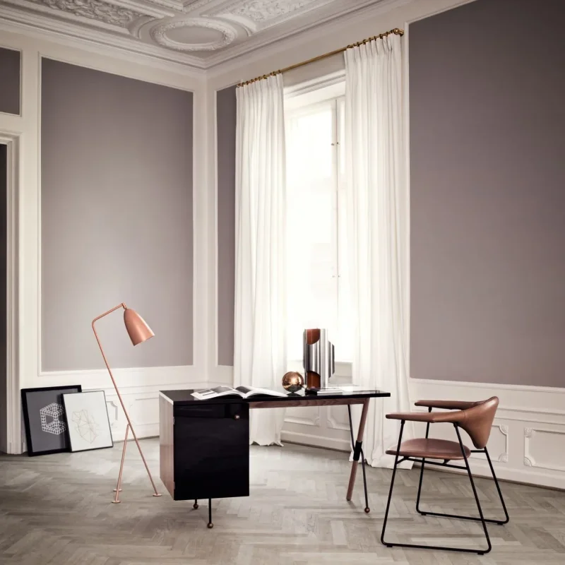 62 desk - Gubi.dk w Mesmetric