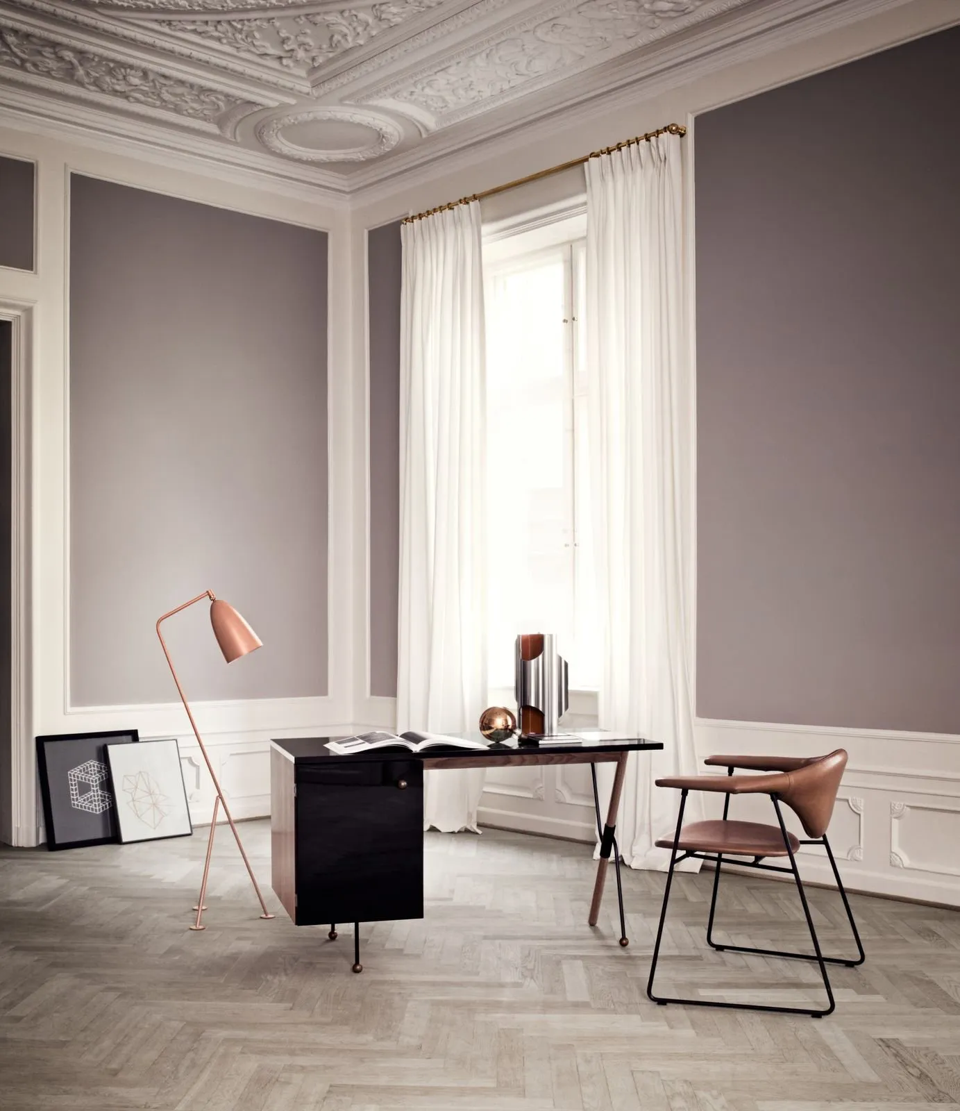 62 desk - Gubi.dk w Mesmetric
