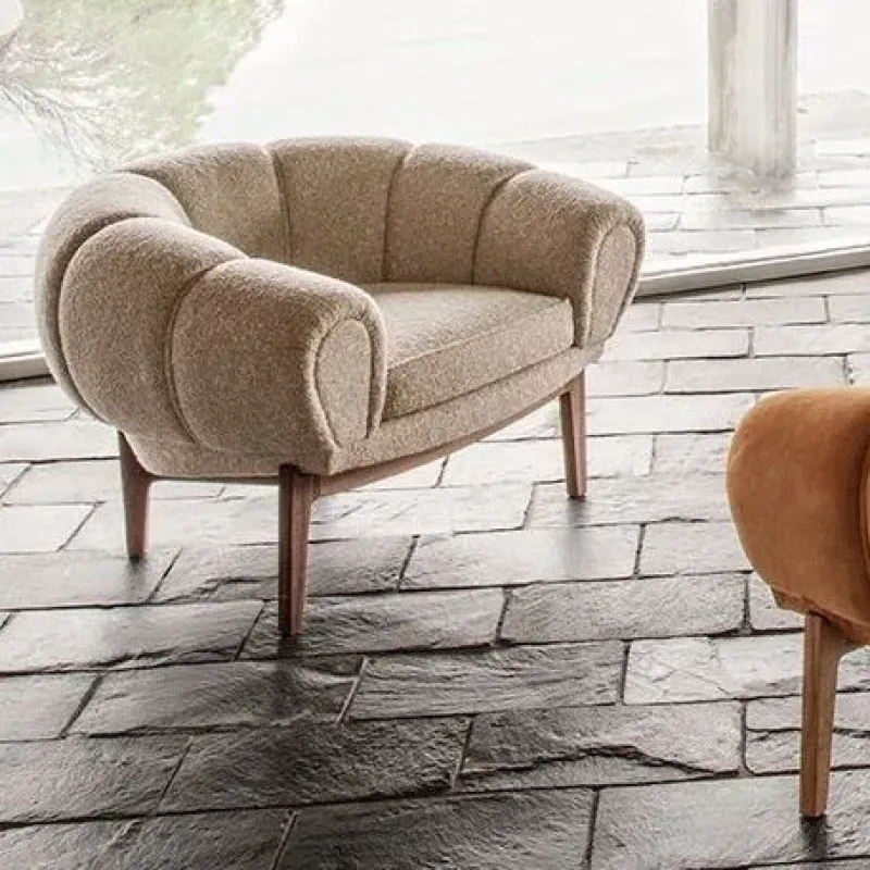 Croissant Lounge Chair - Gubi.dk w Mesmetric