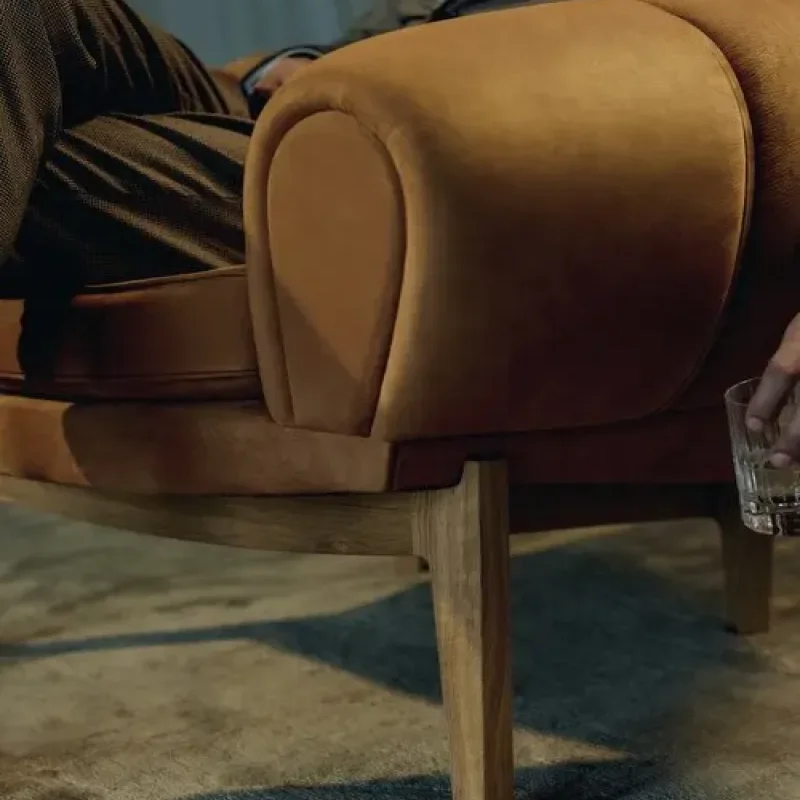 Croissant Lounge Chair - Gubi.dk w Mesmetric