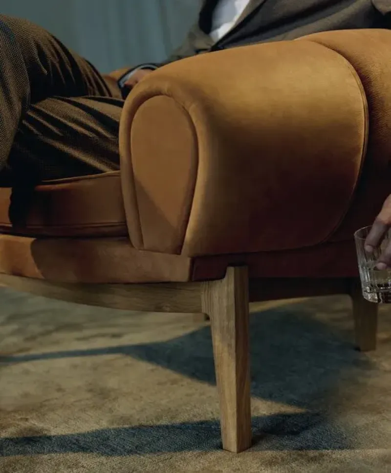 Croissant Lounge Chair - Gubi.dk w Mesmetric
