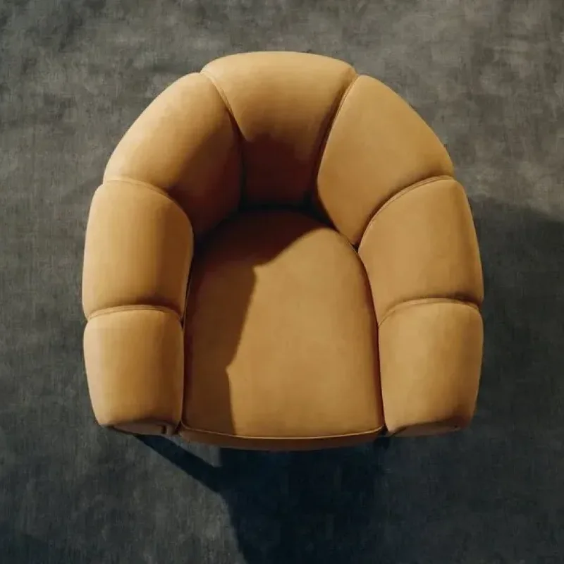 Croissant Lounge Chair - Gubi.dk w Mesmetric