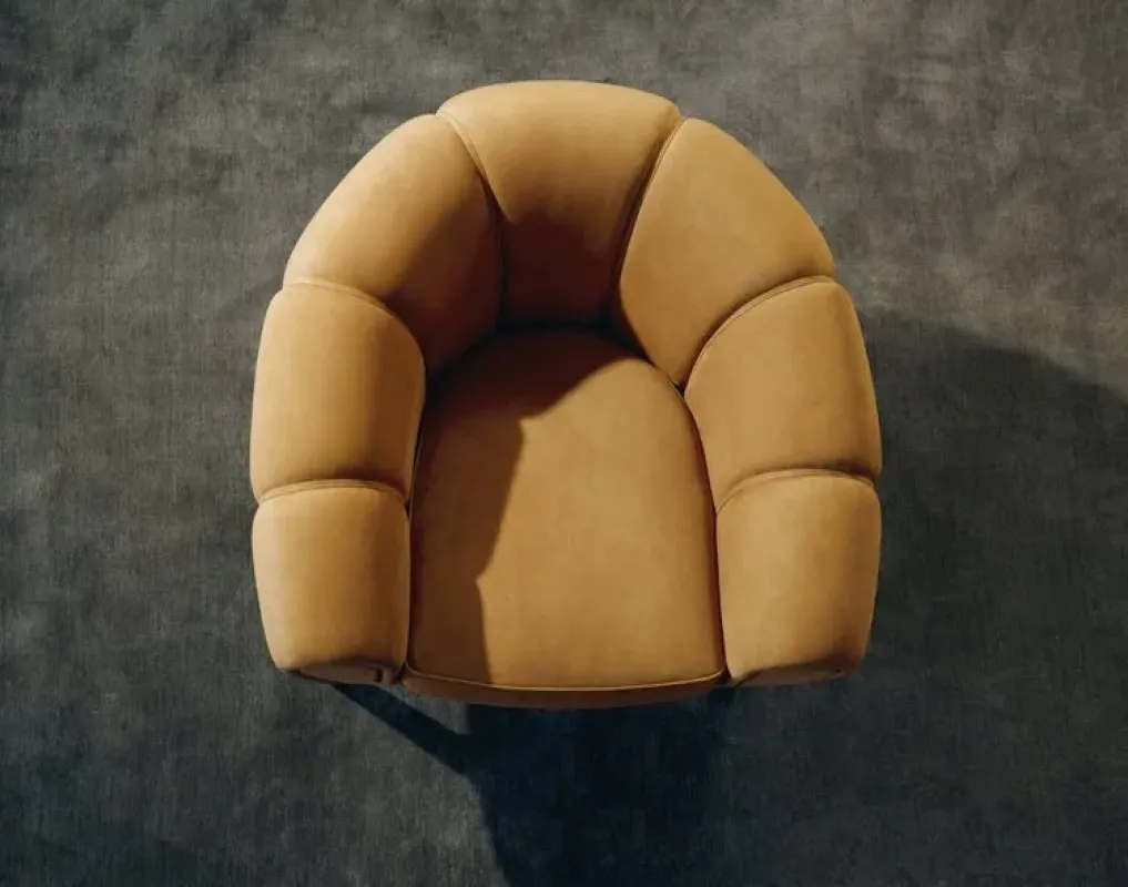 Croissant Lounge Chair - Gubi.dk w Mesmetric
