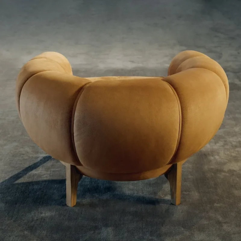 Croissant Lounge Chair - Gubi.dk w Mesmetric