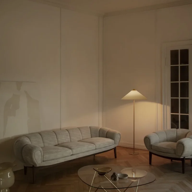Croissant Lounge Chair - Gubi.dk w Mesmetric