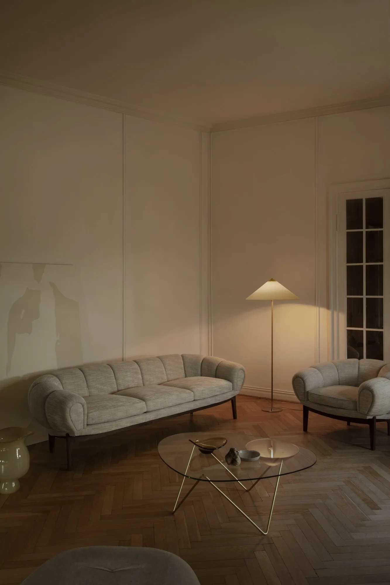 Croissant Lounge Chair - Gubi.dk w Mesmetric