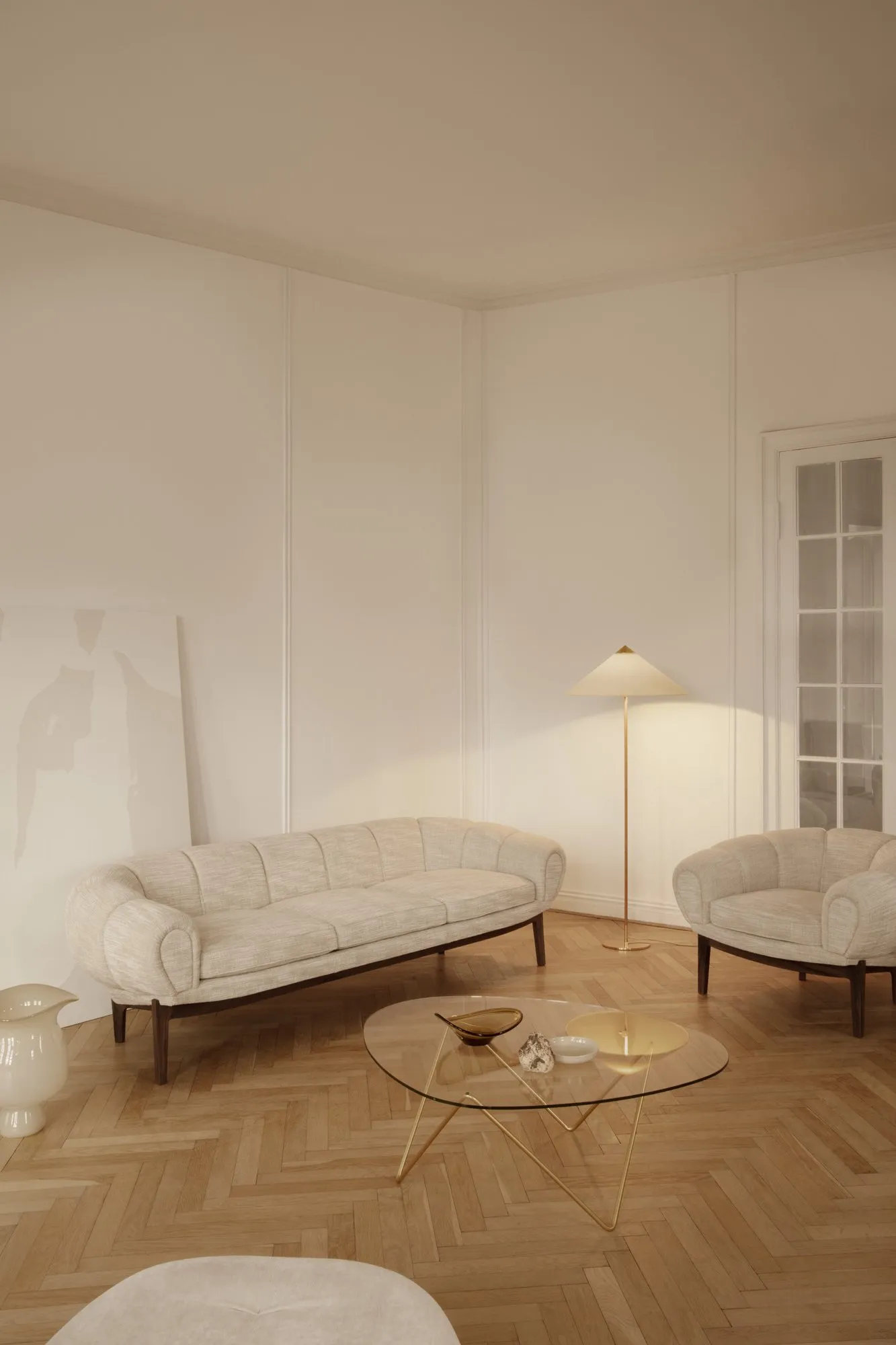 Croissant Lounge Chair - Gubi.dk w Mesmetric