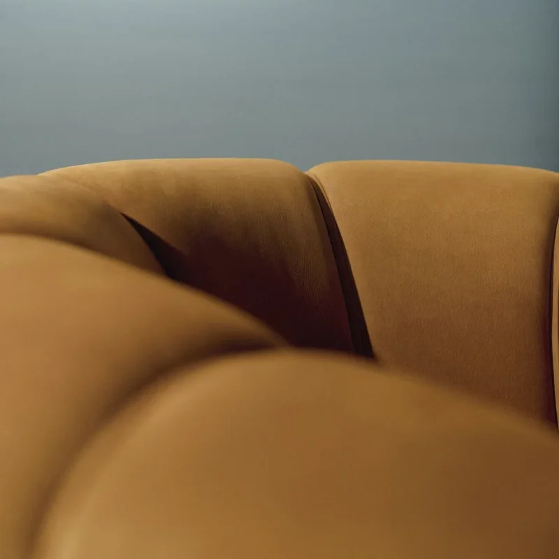 Croissant Lounge Chair - Gubi.dk w Mesmetric