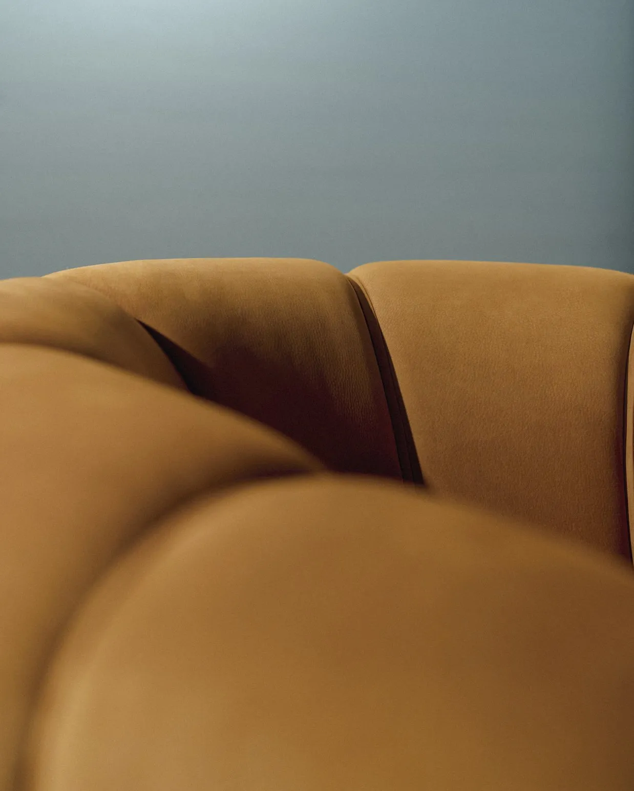 Croissant Lounge Chair - Gubi.dk w Mesmetric