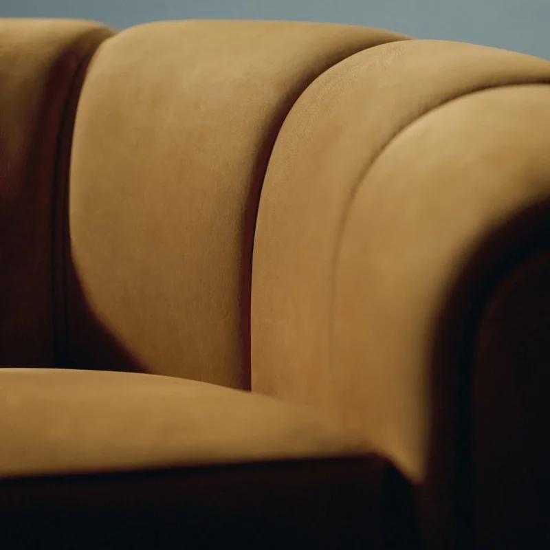 Croissant Lounge Chair - Gubi.dk w Mesmetric