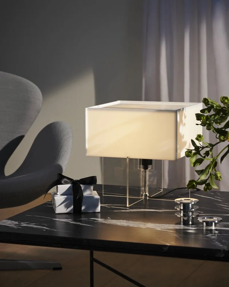 Cross-Plex™ - Fritz Hansen w Mesmetric