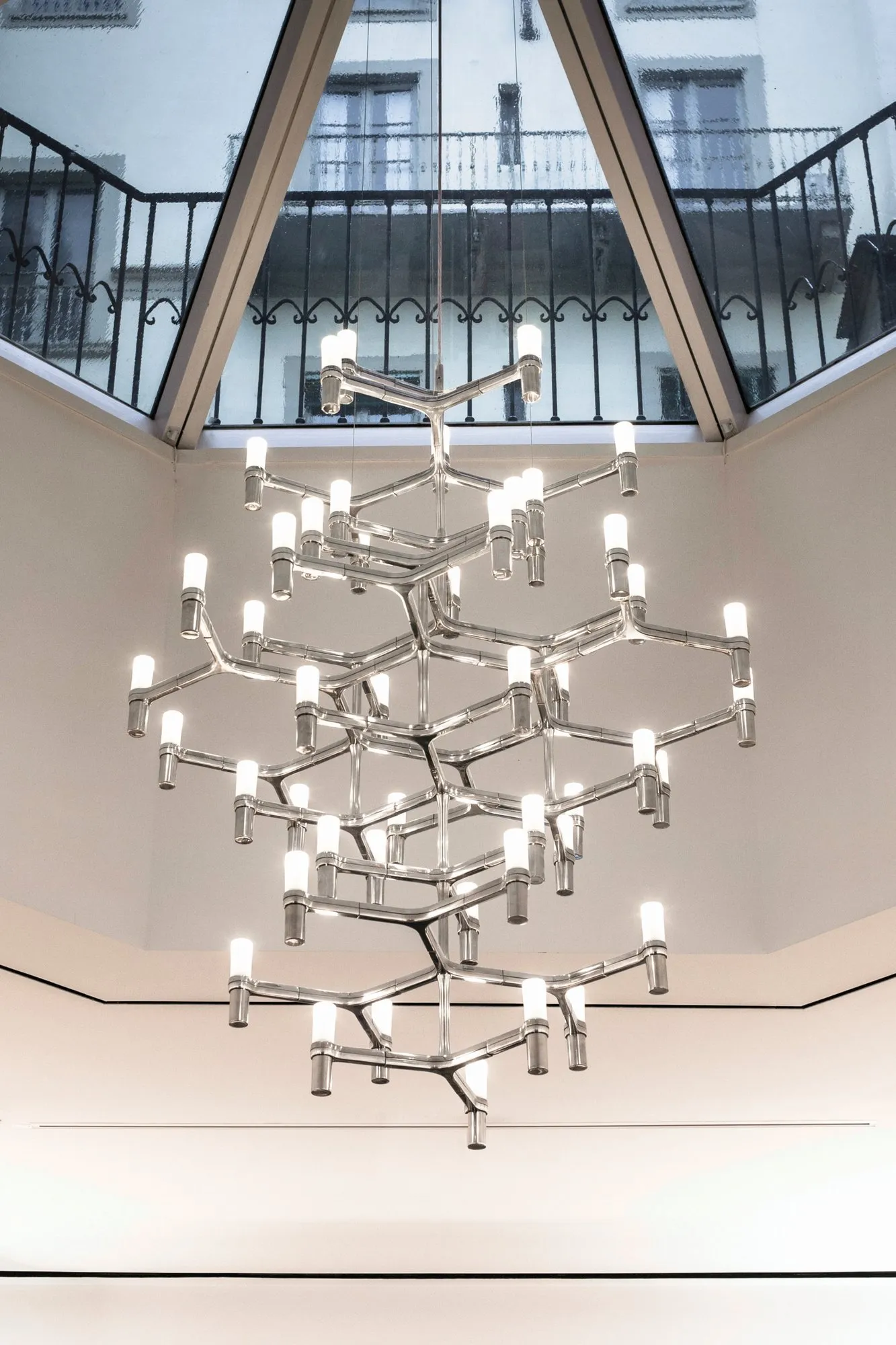Crown Summa – Nemo Lighting at Mesmetric