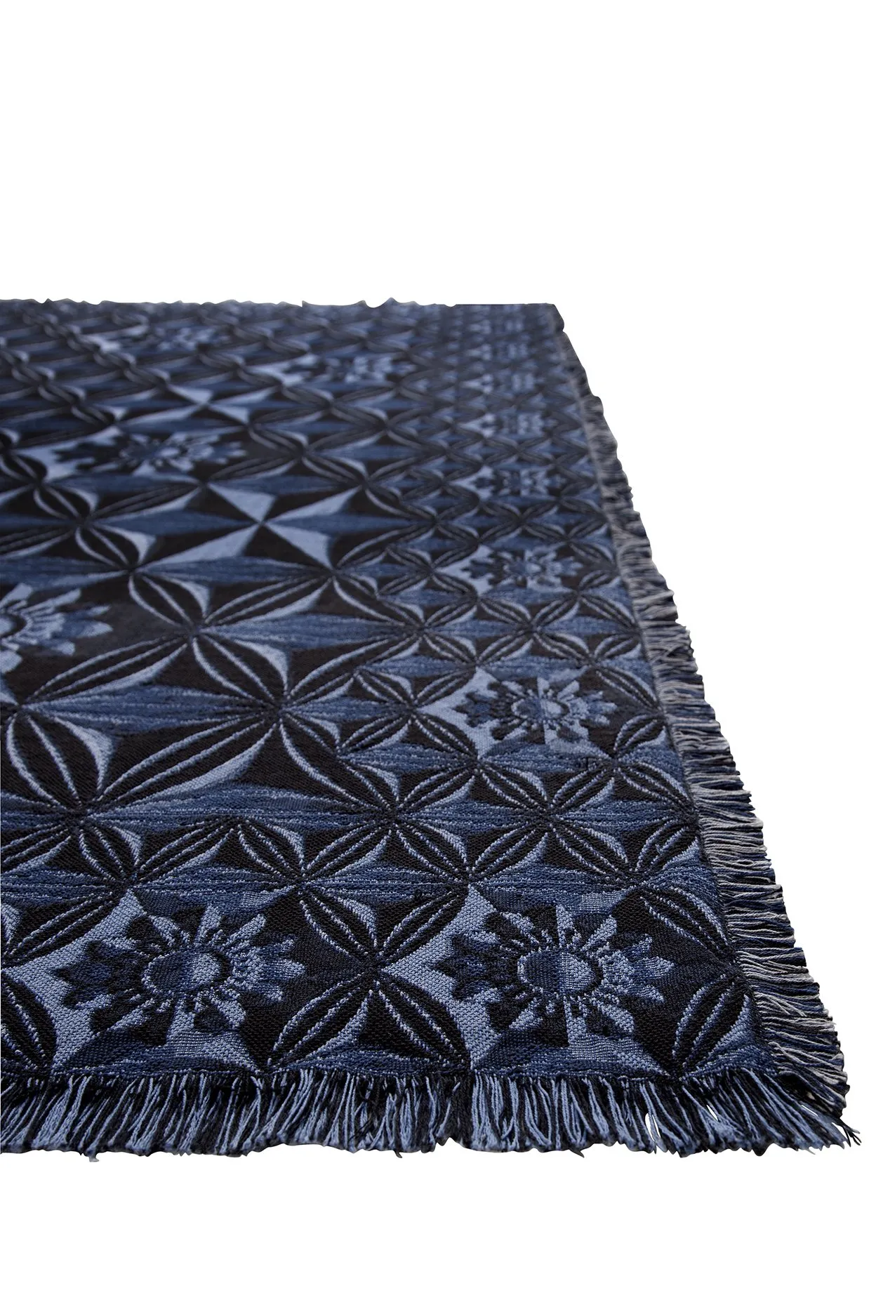 Crystal Rose – Moooi Carpets at Mesmetric