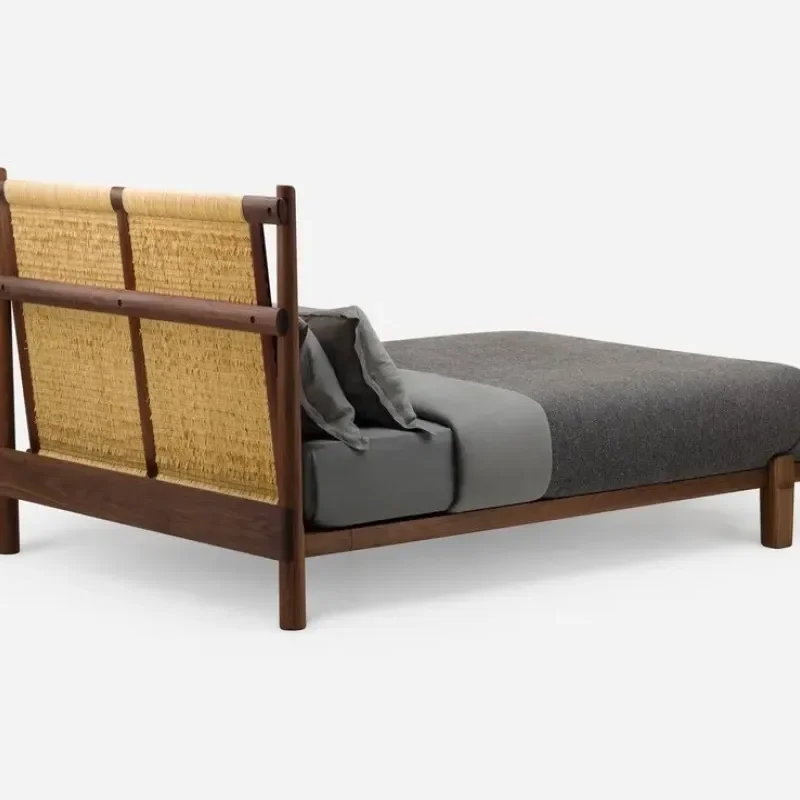 684 Twenty-Five Bed
