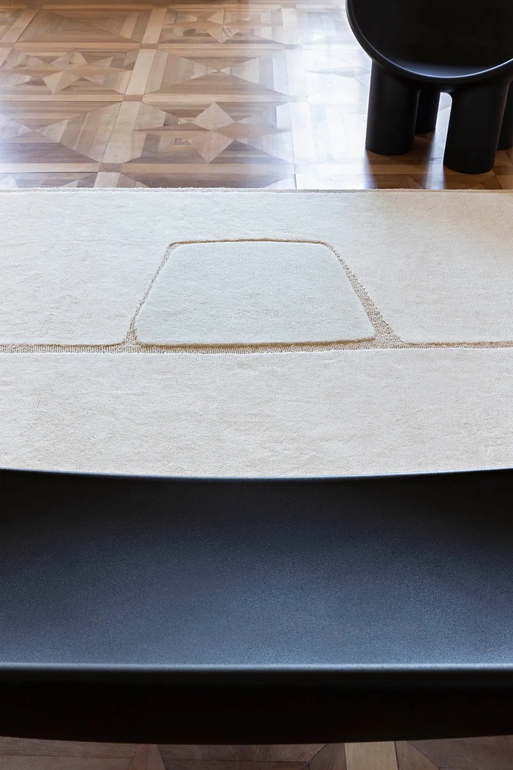 Cut Out Monocromo Linen – CC-Tapis at Mesmetric
