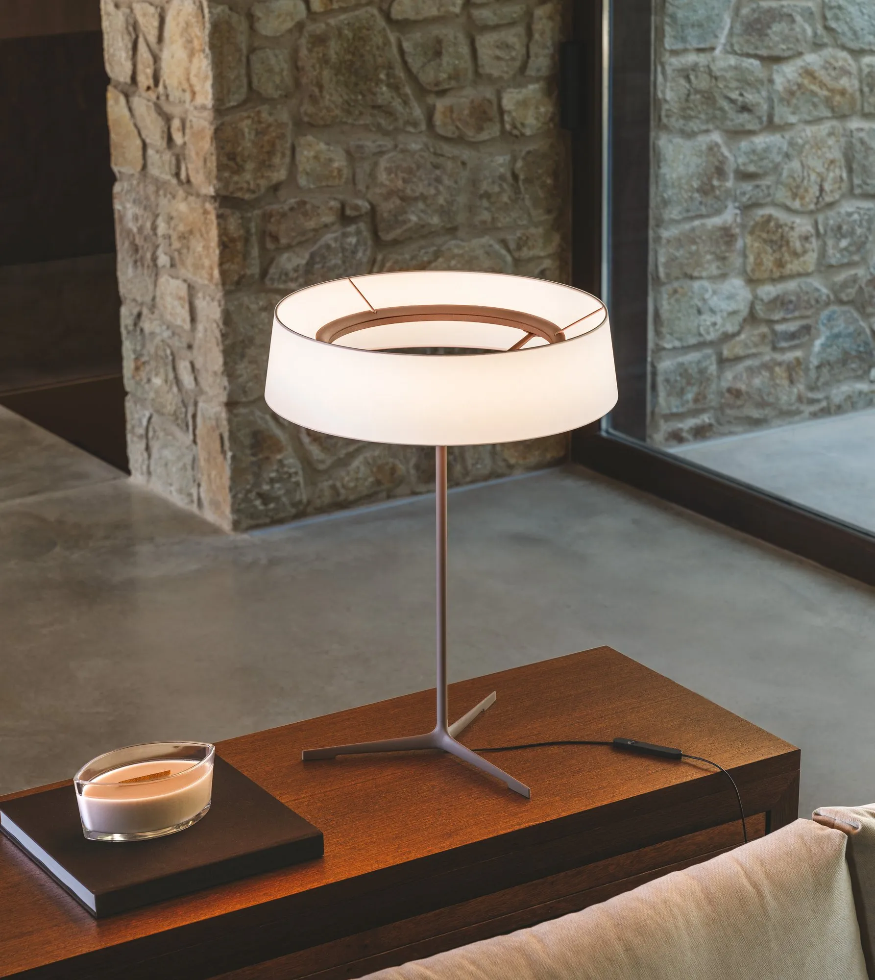 Dama - Vibia w Mesmetric
