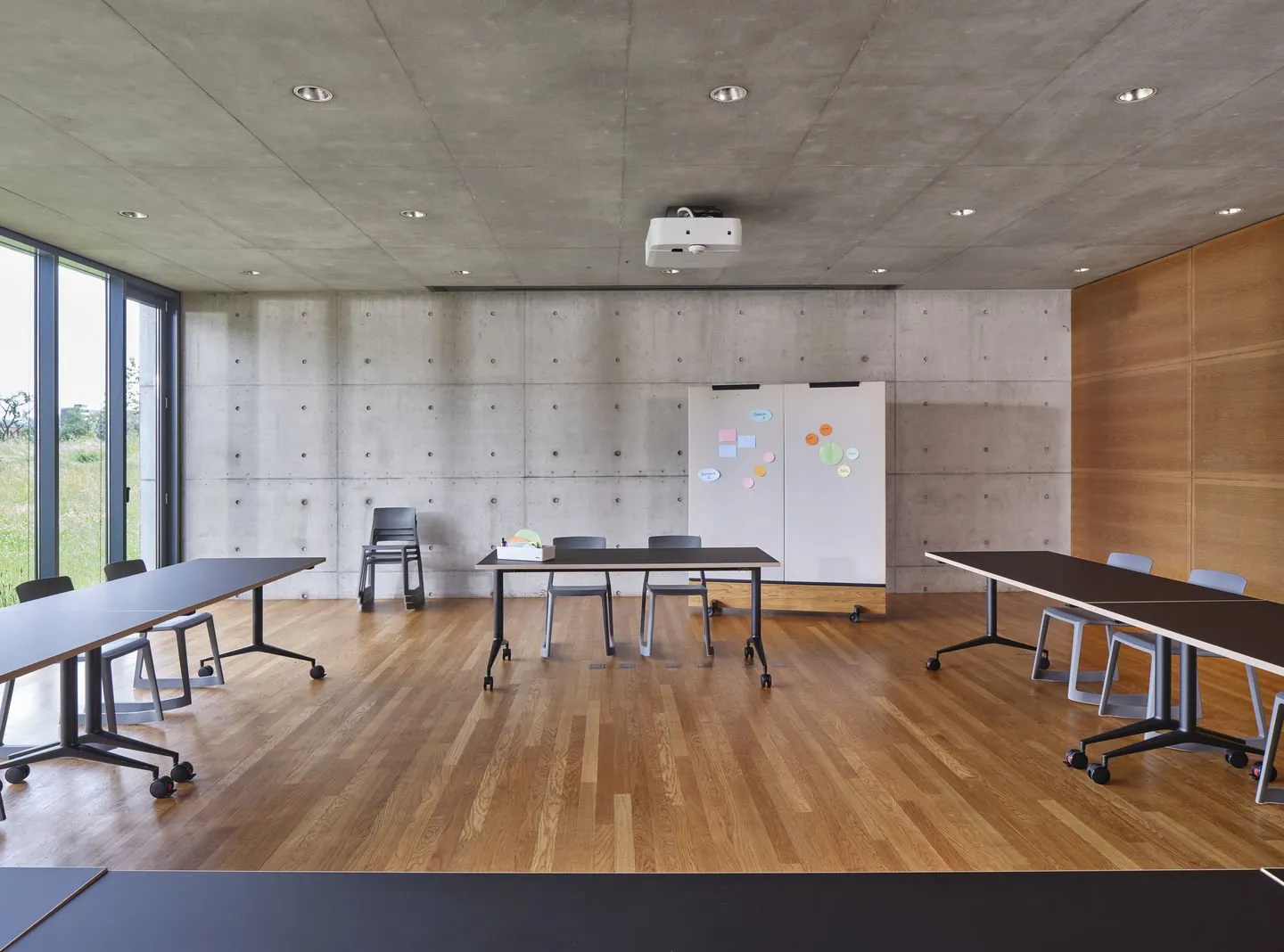Dancing Wall - Vitra w Mesmetric