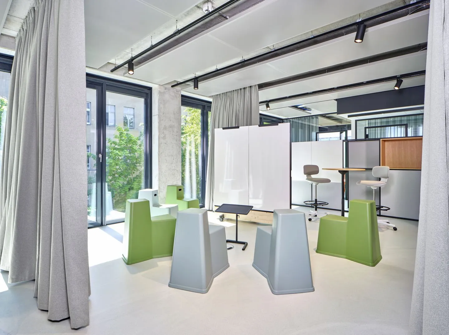 Dancing Wall - Vitra w Mesmetric