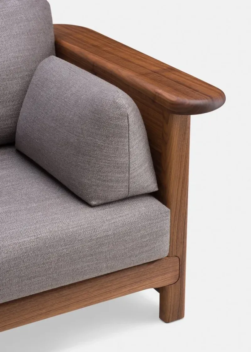 687 Twenty-Five Sofa - De La Espada w Mesmetric