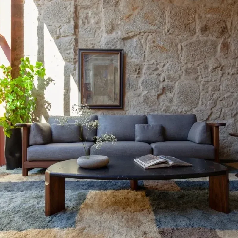 687 Twenty-Five Sofa - De La Espada w Mesmetric
