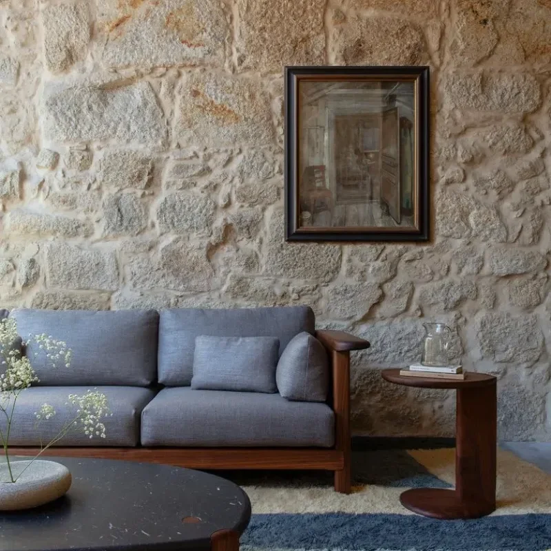 687 Twenty-Five Sofa - De La Espada w Mesmetric