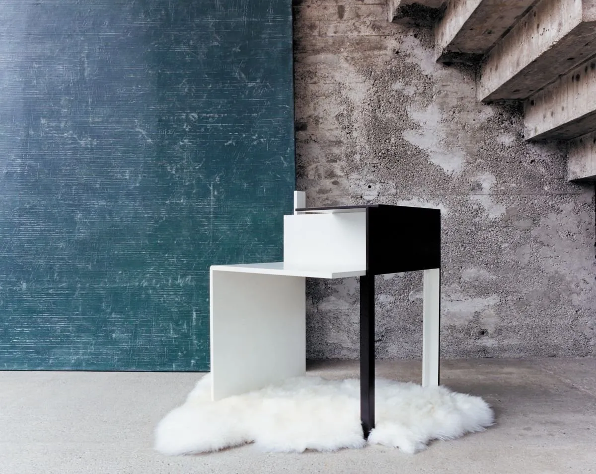 De Stijl Table - ClassiCon w Mesmetric