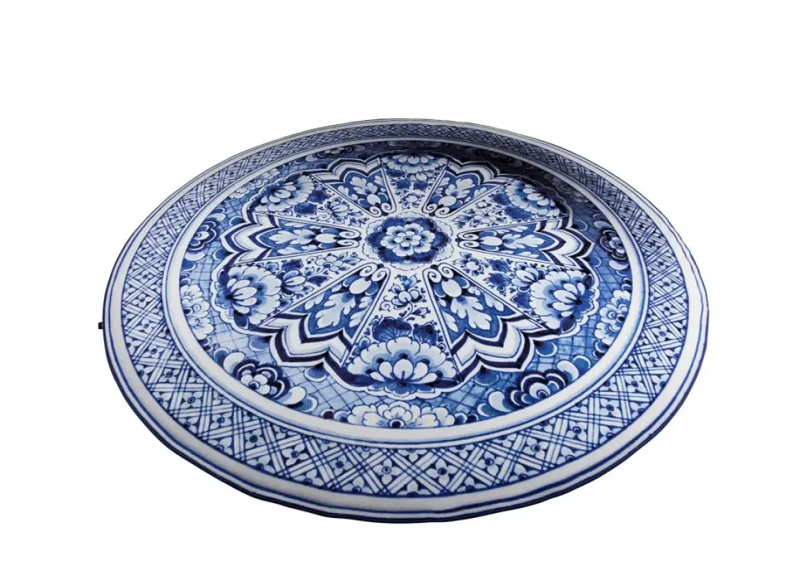 Delft Blue Plate – Moooi Carpets at Mesmetric