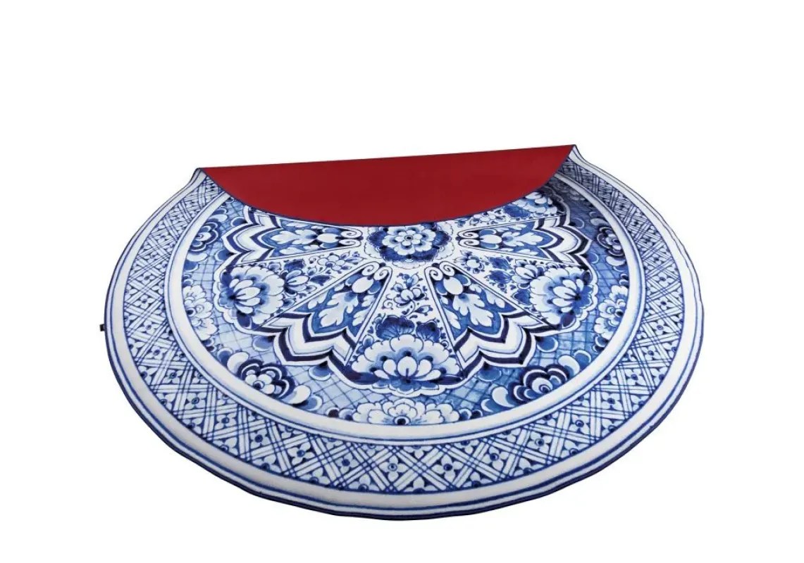 Delft Blue Plate – Moooi Carpets at Mesmetric