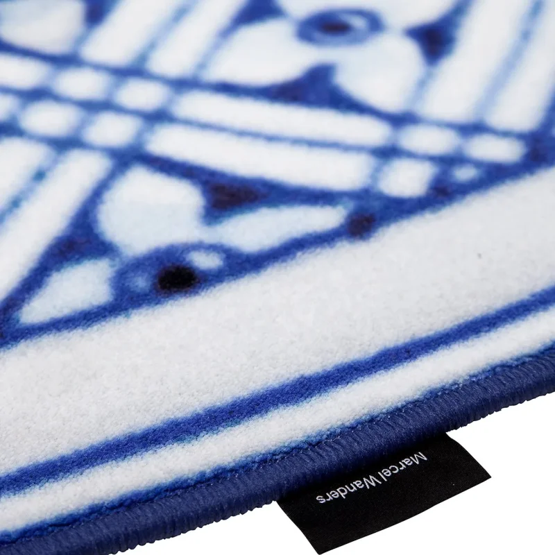 Delft Blue Plate – Moooi Carpets at Mesmetric