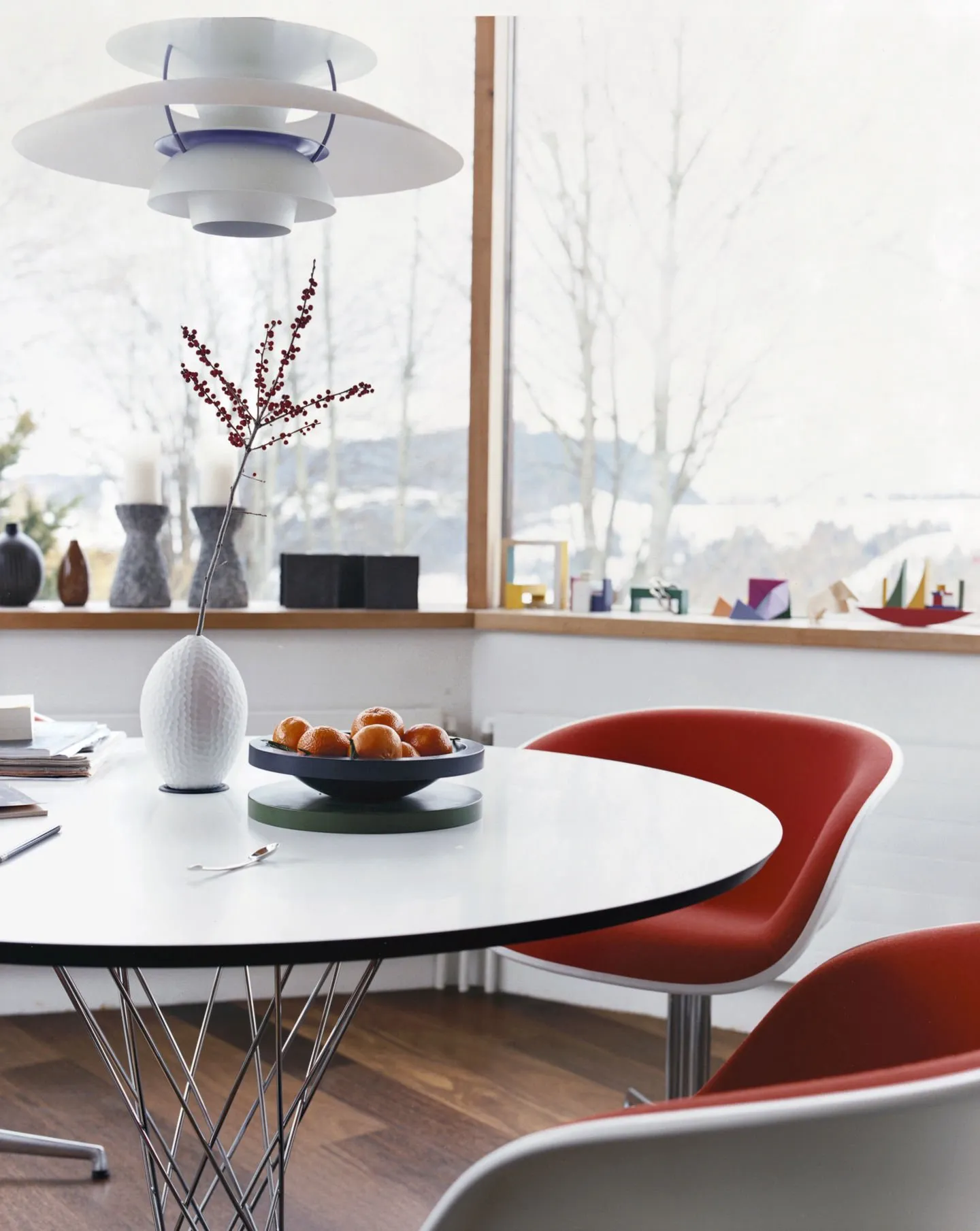 Dining Table - Vitra w Mesmetric