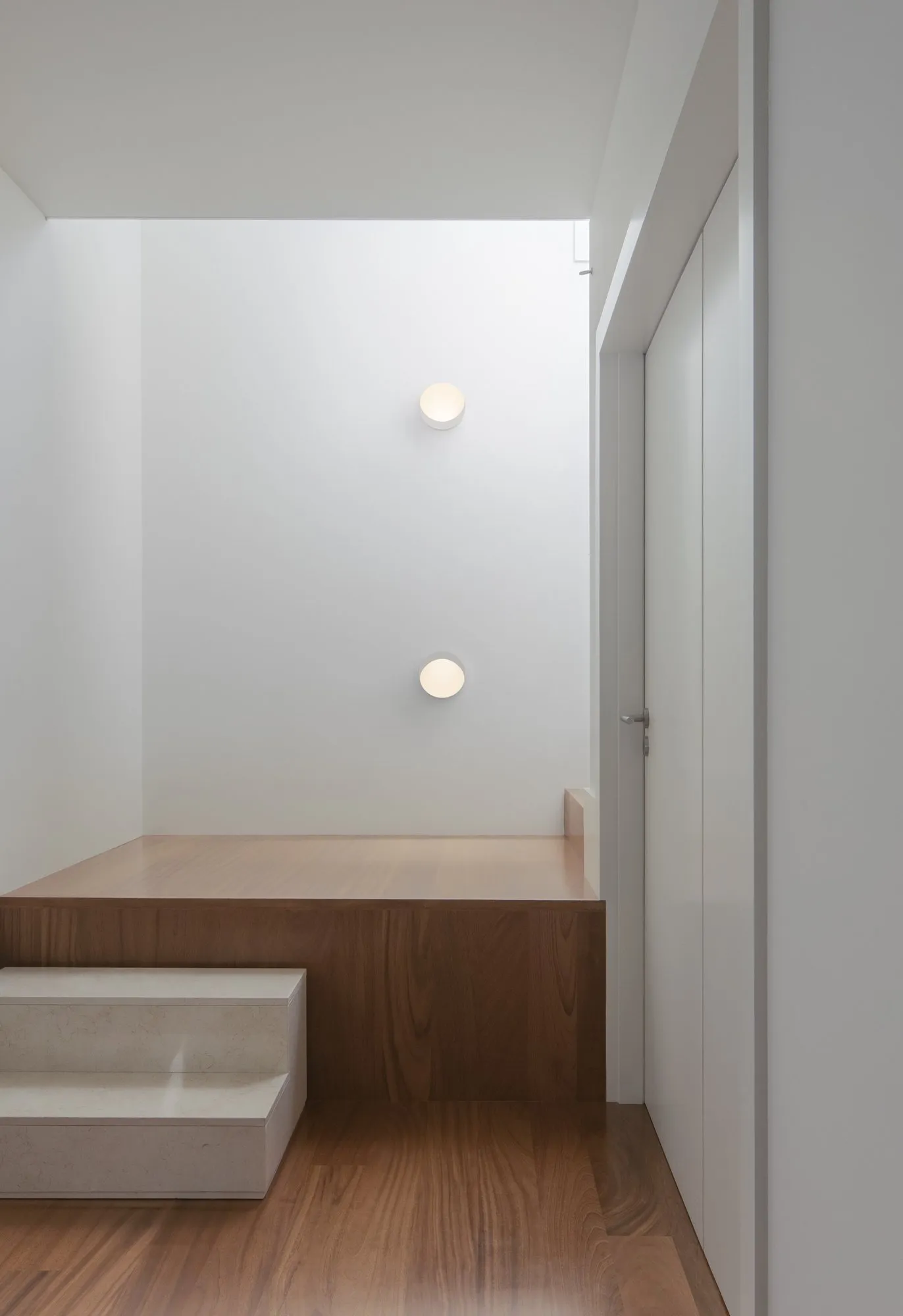 Dots Wall 4665