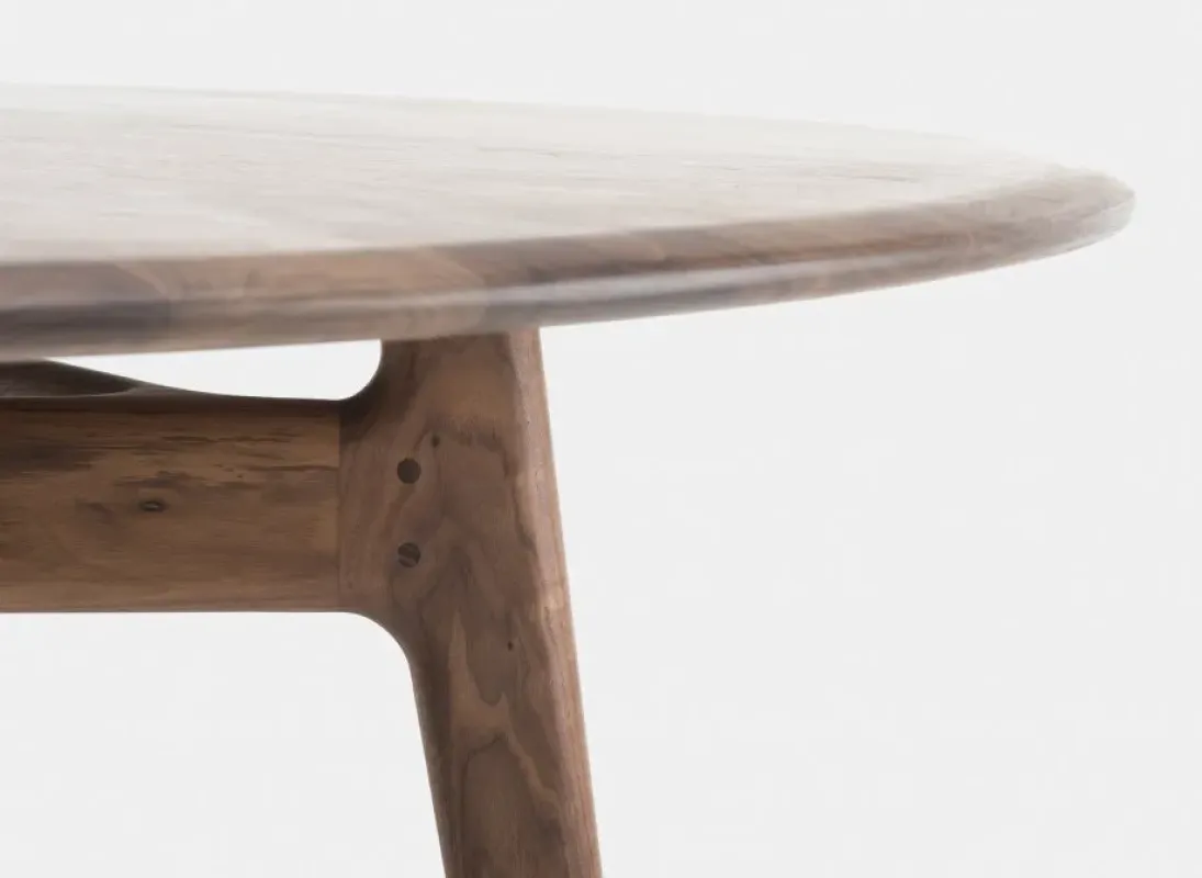 752R Solo Round Table – De La Espada at Mesmetric