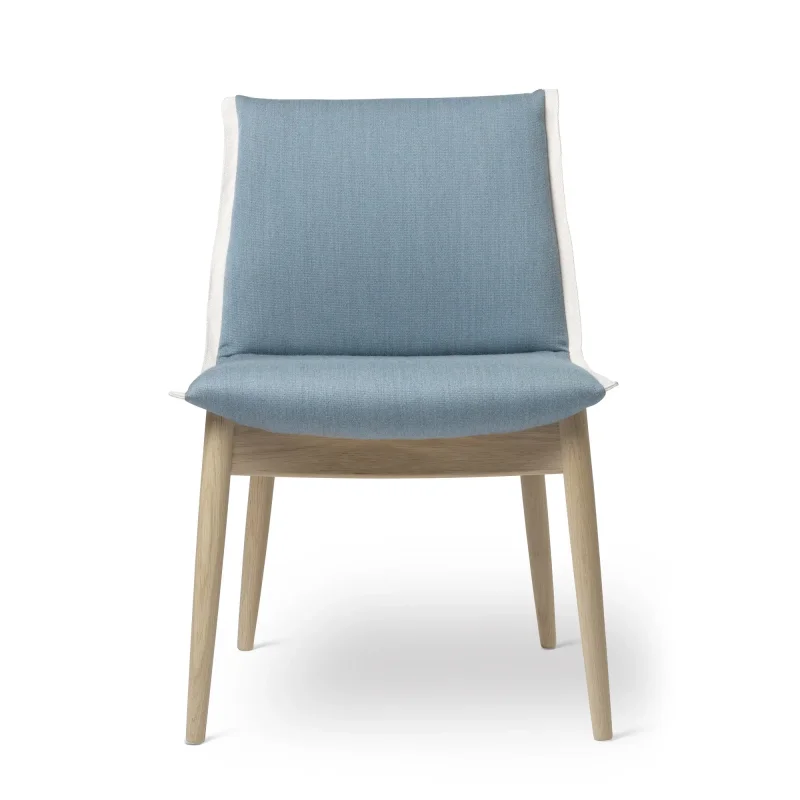 E004 Embrace Chair - Carl Hansen w Mesmetric