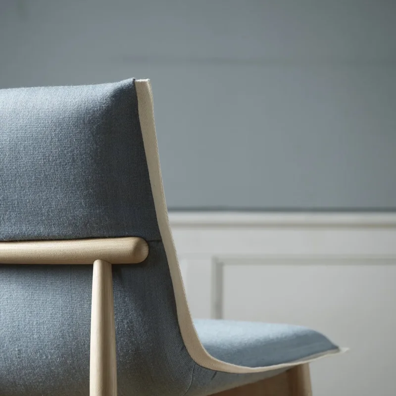 E004 Embrace Chair - Carl Hansen w Mesmetric