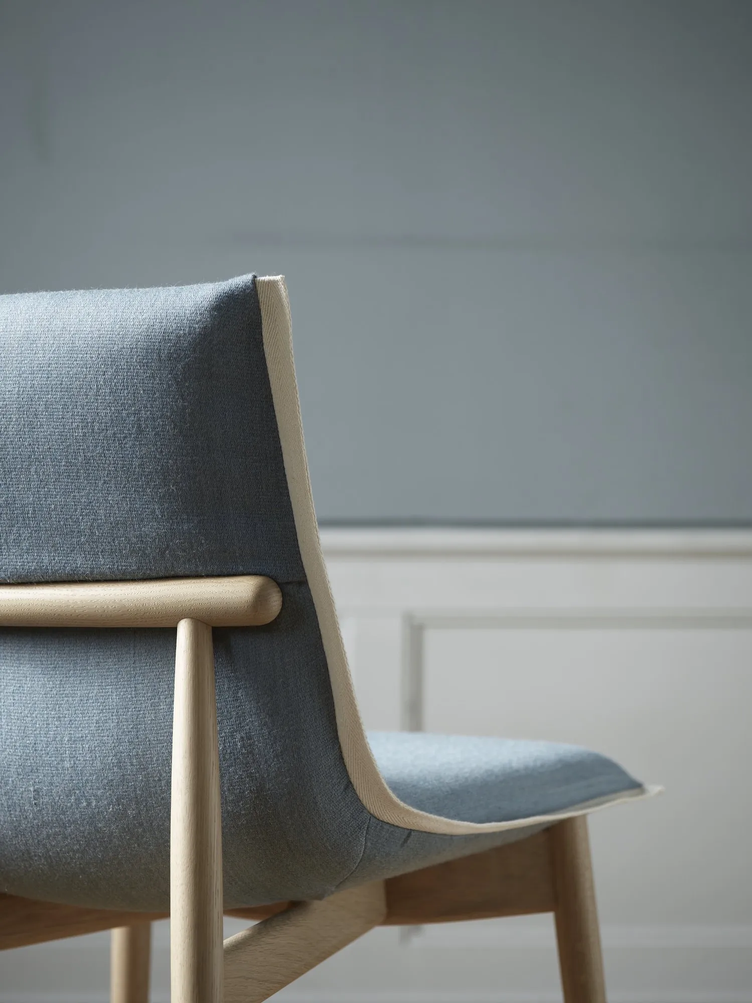 E004 Embrace Chair - Carl Hansen w Mesmetric