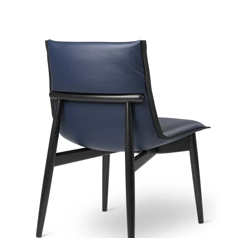 E004 Embrace Chair - Carl Hansen w Mesmetric
