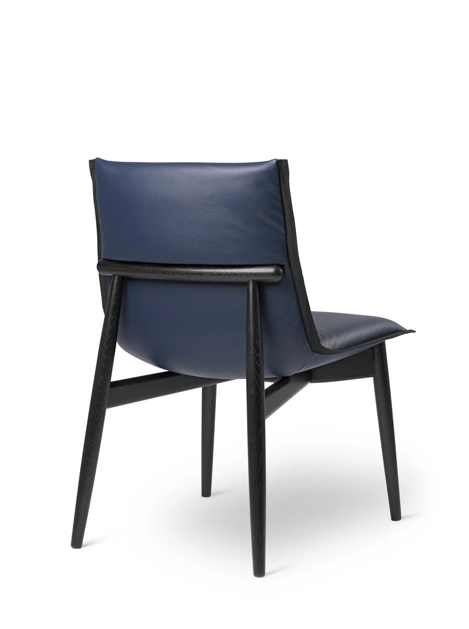 E004 Embrace Chair - Carl Hansen w Mesmetric