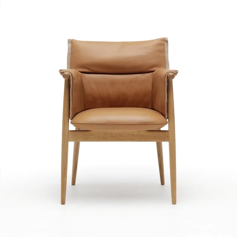 E005 Embrace Chair - Carl Hansen w Mesmetric