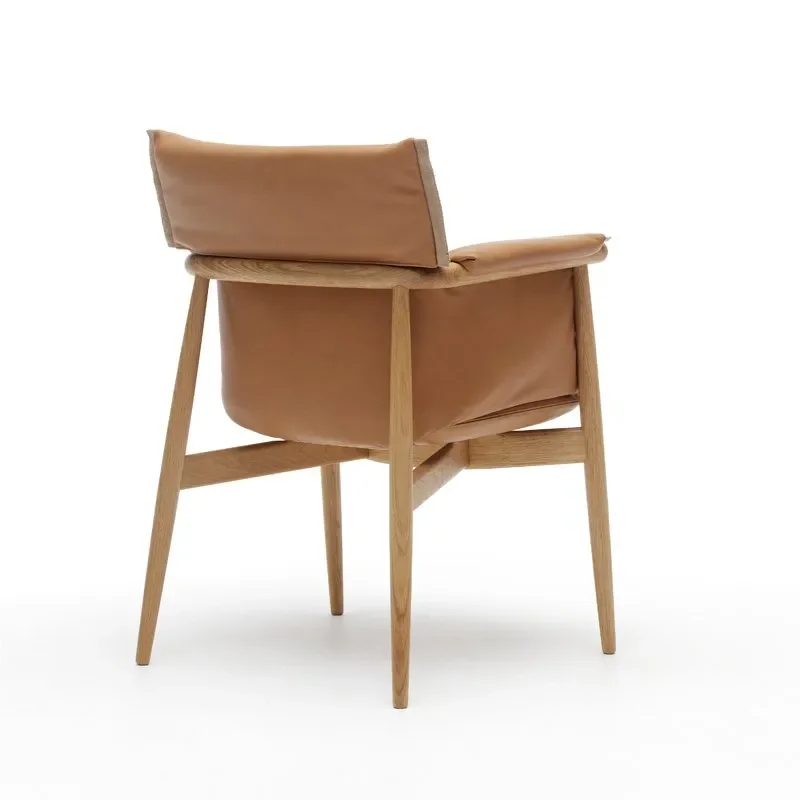 E005 Embrace Chair - Carl Hansen w Mesmetric