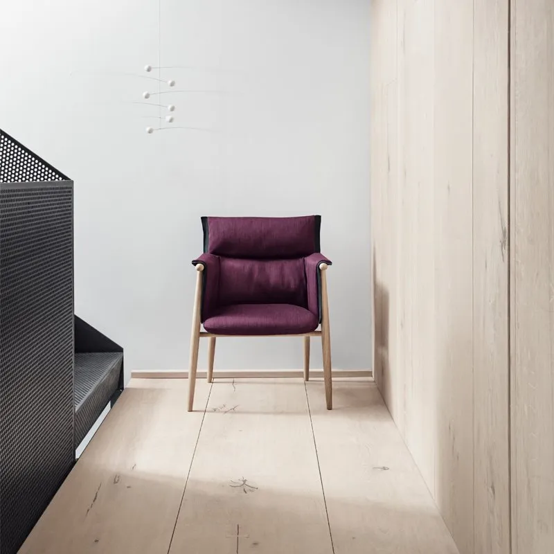 E005 Embrace Chair - Carl Hansen w Mesmetric