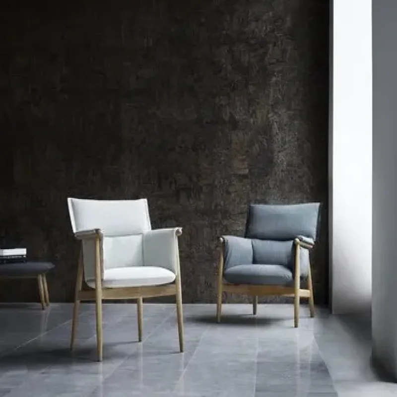 E016 Embrace footstool