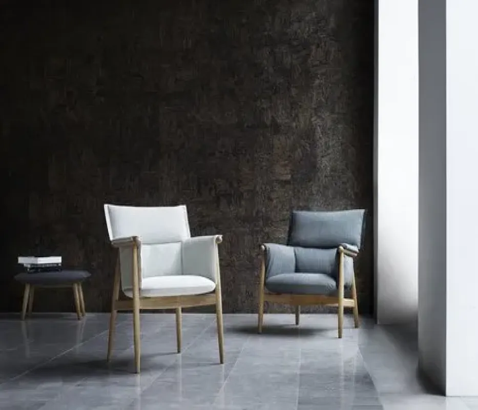 E016 Embrace footstool