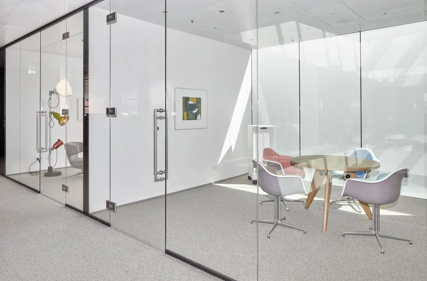 Eames Plastic DAL RE Full Upholstery - Vitra w Mesmetric