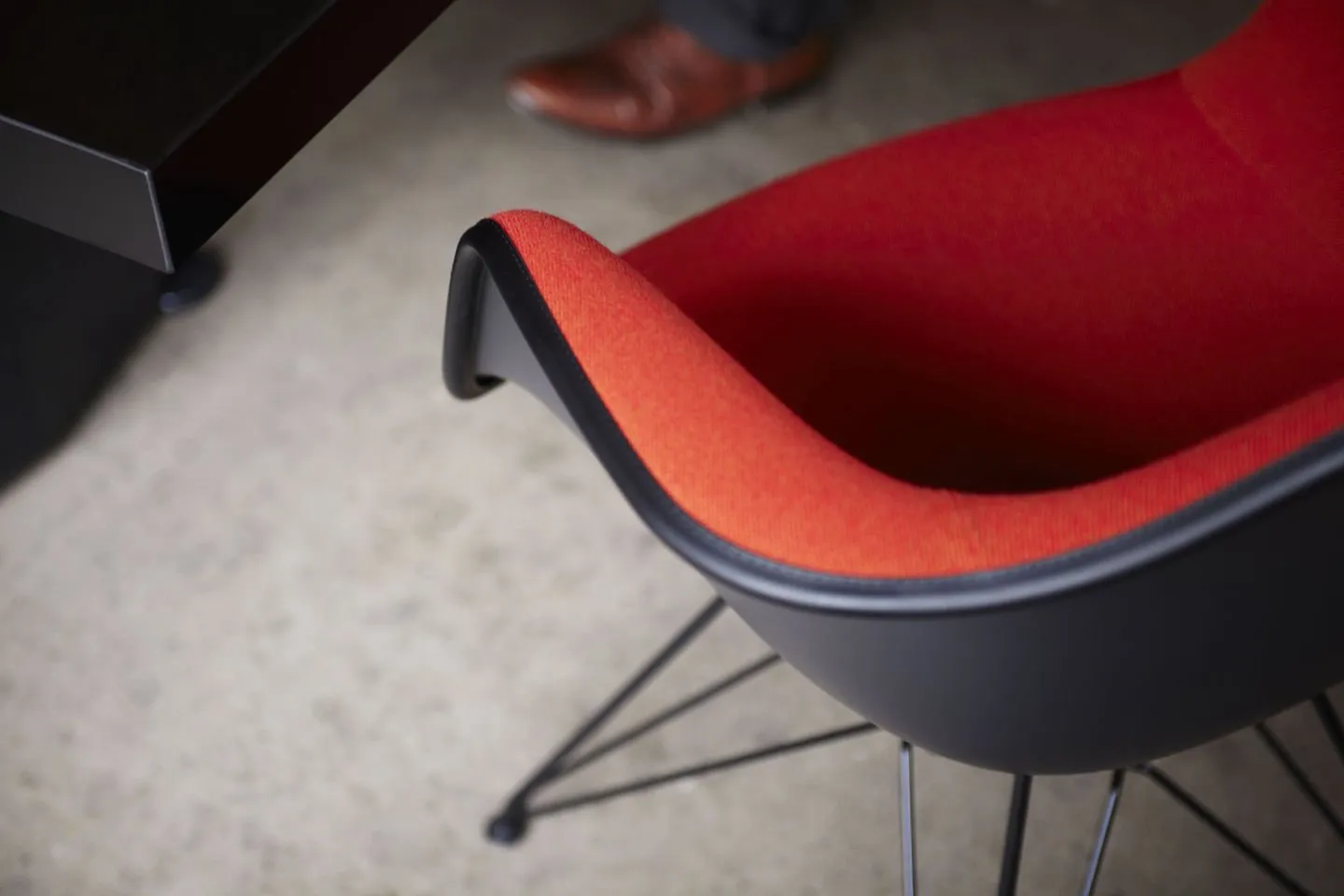 Eames Plastic DAR RE Full Upholstery - Vitra w Mesmetric