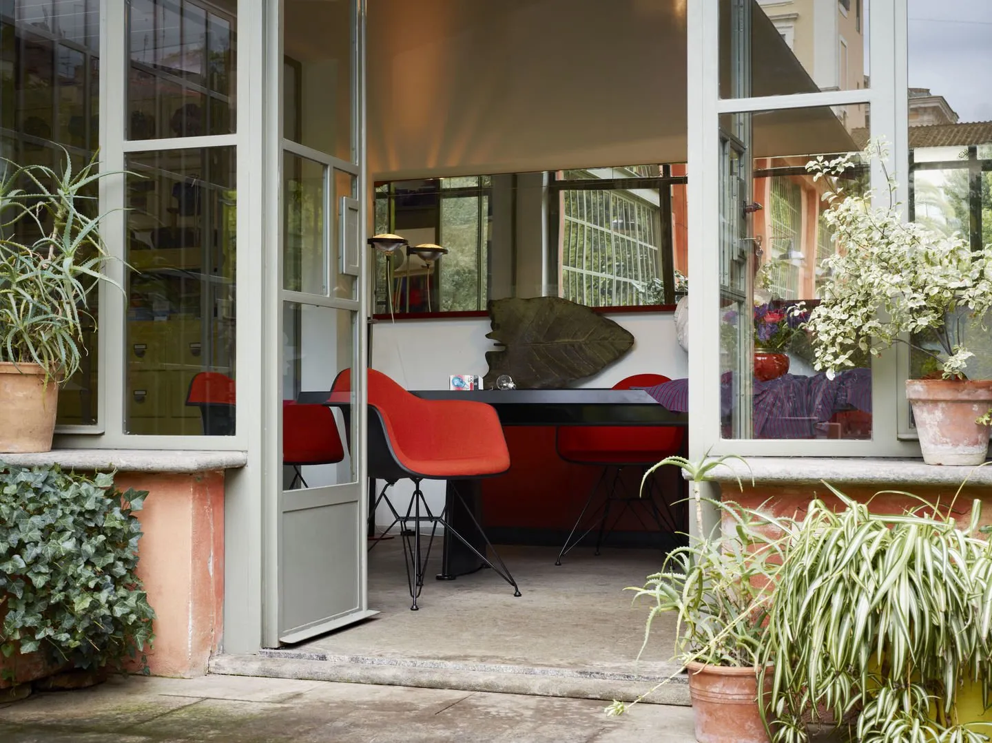 Eames Plastic DAR RE Full Upholstery - Vitra w Mesmetric