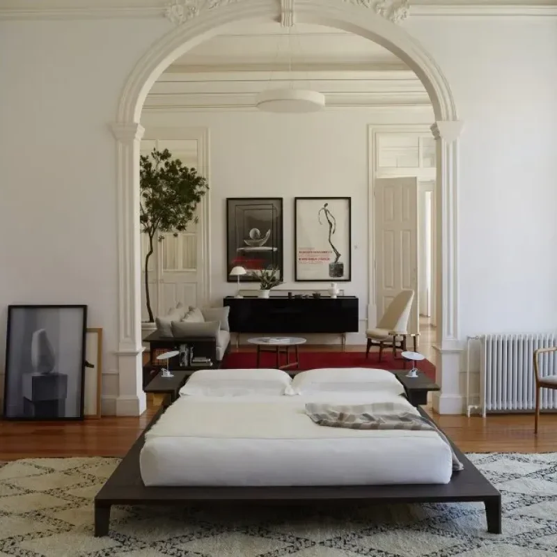 758 Platform Bed - De La Espada w Mesmetric