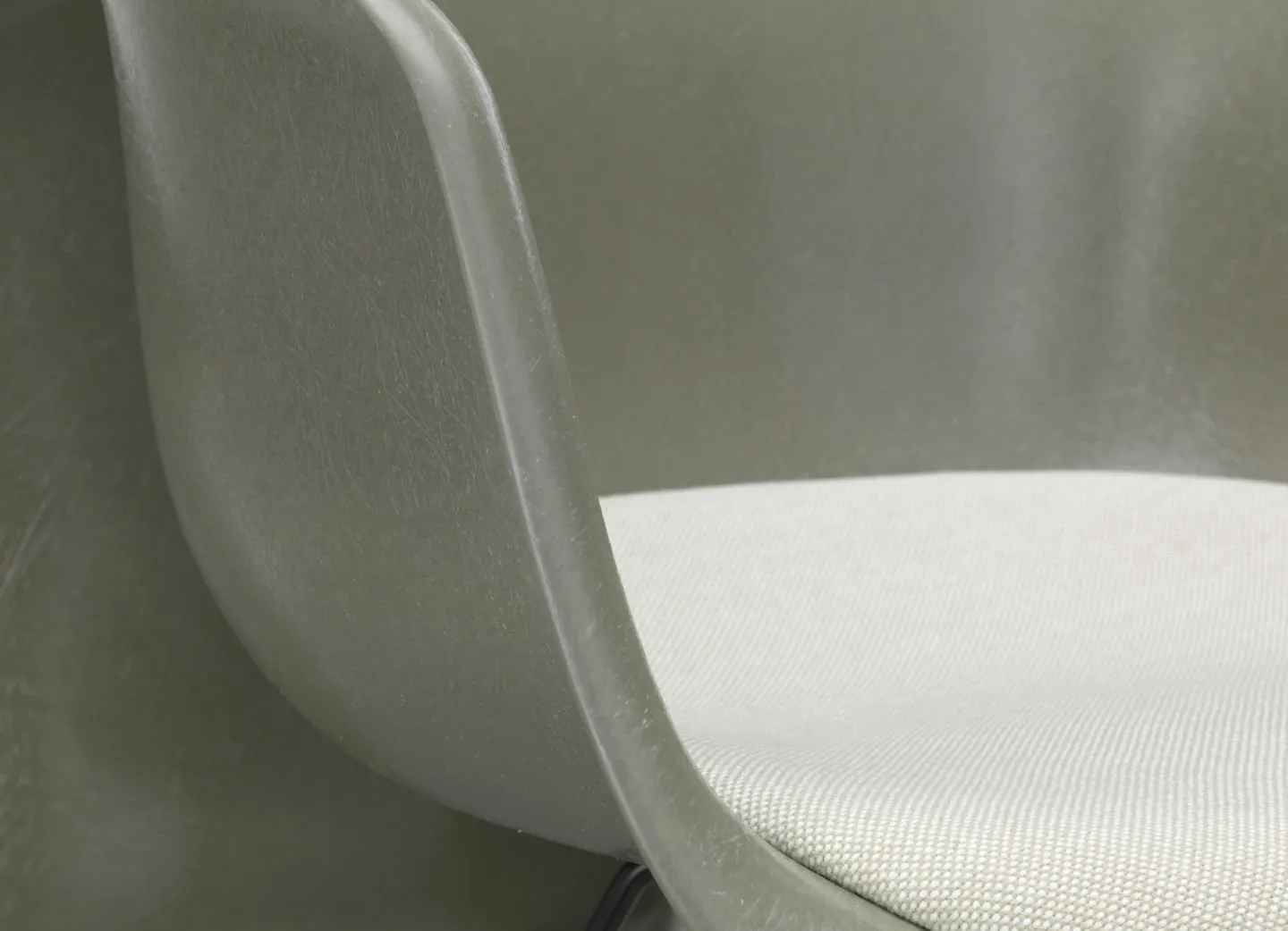 Eames Fiberglass DAR Upholstred seat – Vitra at Mesmetric