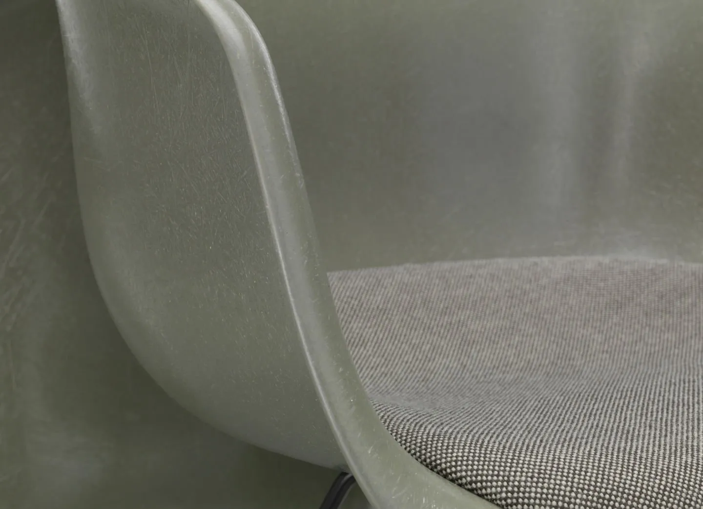 Eames Fiberglass DAR Upholstred seat – Vitra at Mesmetric
