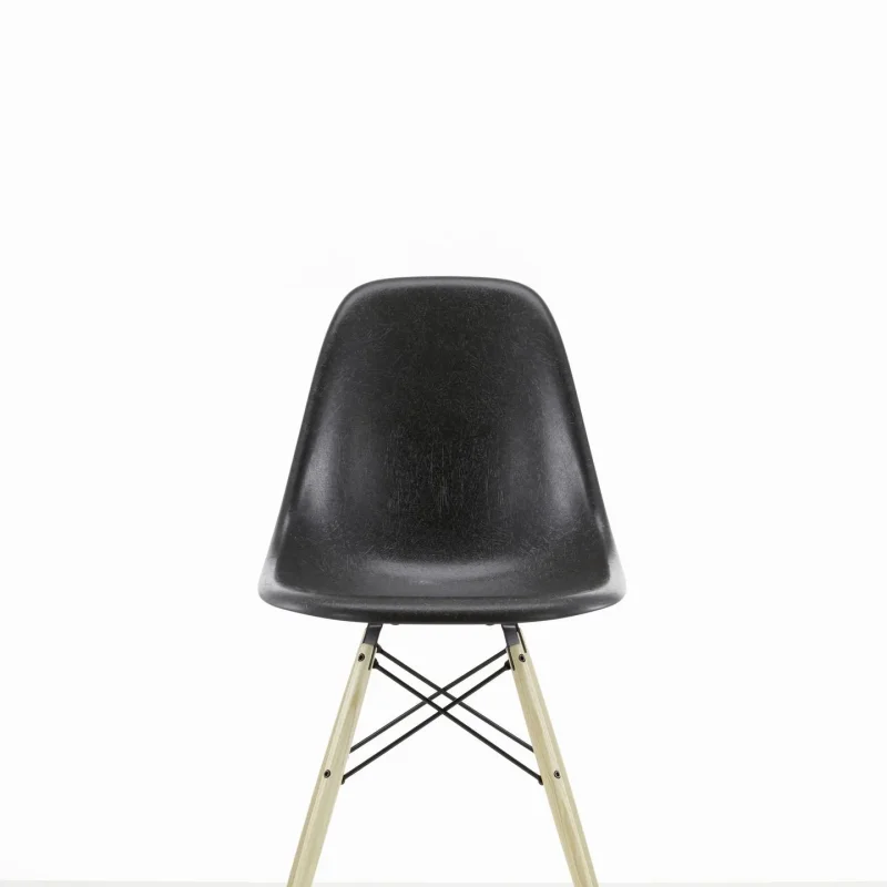 Eames Fiberglass DSW