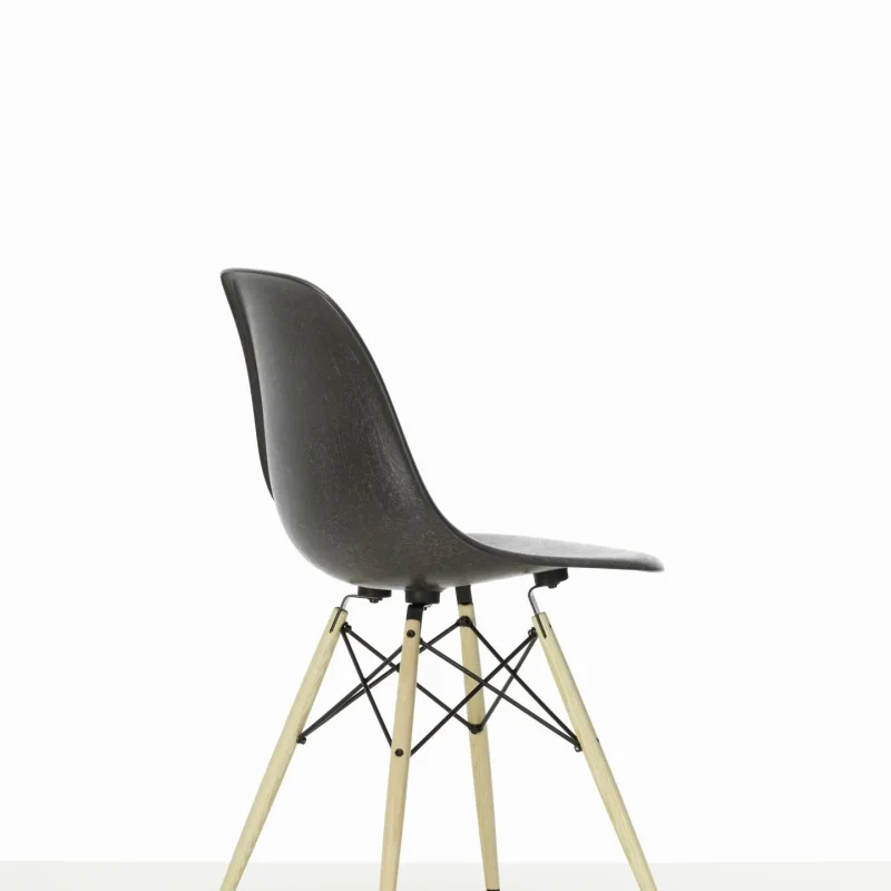 Eames Fiberglass DSW